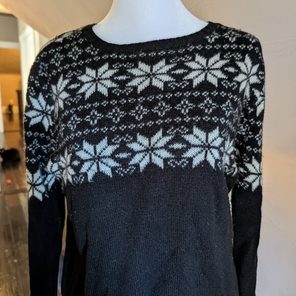 forever 21 black fair isle snowflake christmas sweater (medium) - Picture 4 of 6